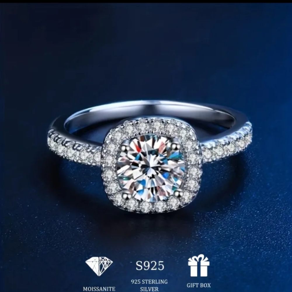 Certified VVS1 1ct Moissanite ring!